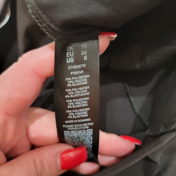 ASOS pleated highrise flowy black shorts - Picture 7 of 12